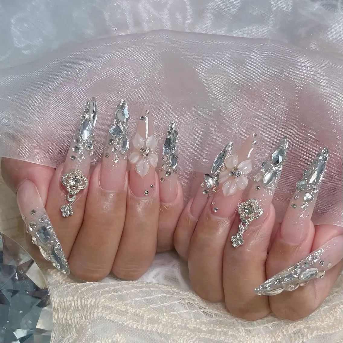 ネイル オーロラネイル 長さ出し フラッシュネイル フレンチネイル ジェルネイル ハンドネイル ハンドケア CiCi Nail Salonのネイルデザイン