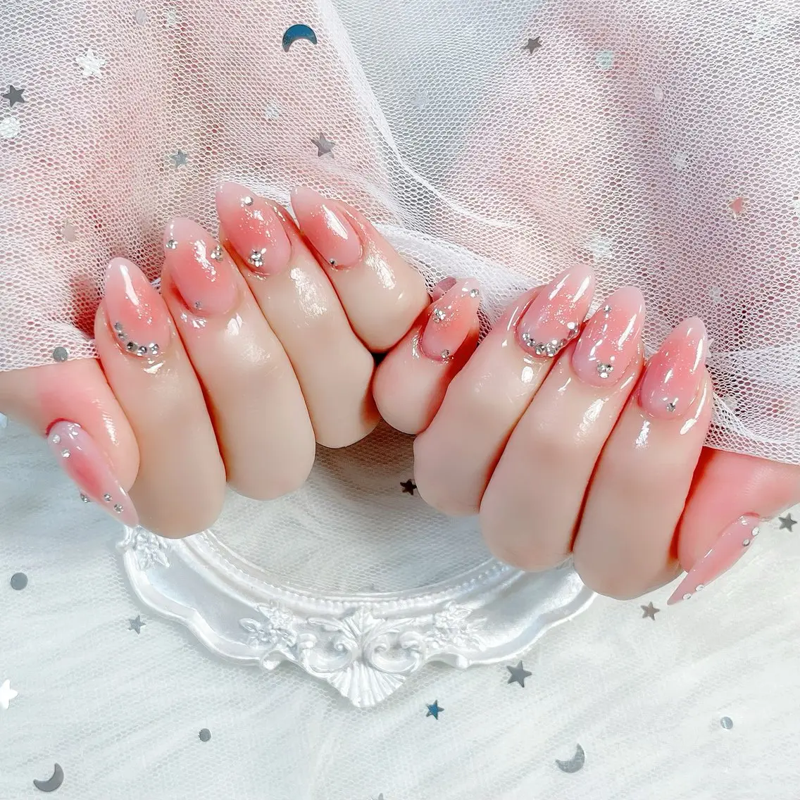 ネイル チークネイル ドット 長さ出し フットネイル フレンチネイル HIN NAILのネイルデザイン