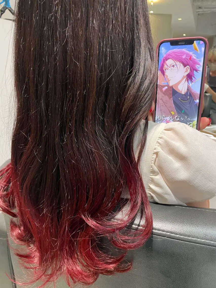 ミディアム カラー ボルドーカラー グラデーションカラー ヘアカラー インナーカラー 推し ブリーチ 髪質改善のヘアスタイル