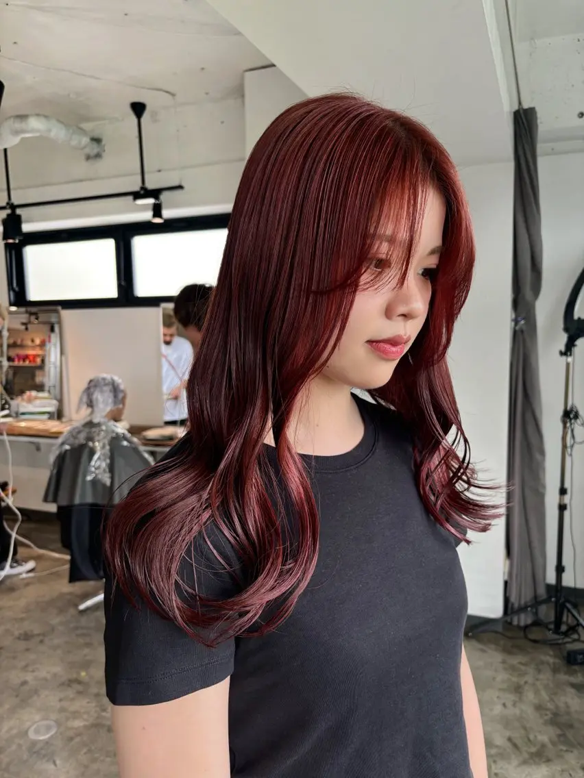 セミロング カラー ボルドーカラー ケアカラー レッドカラー 暖色カラー🍒 ケアブリーチ/akiのヘアスタイル