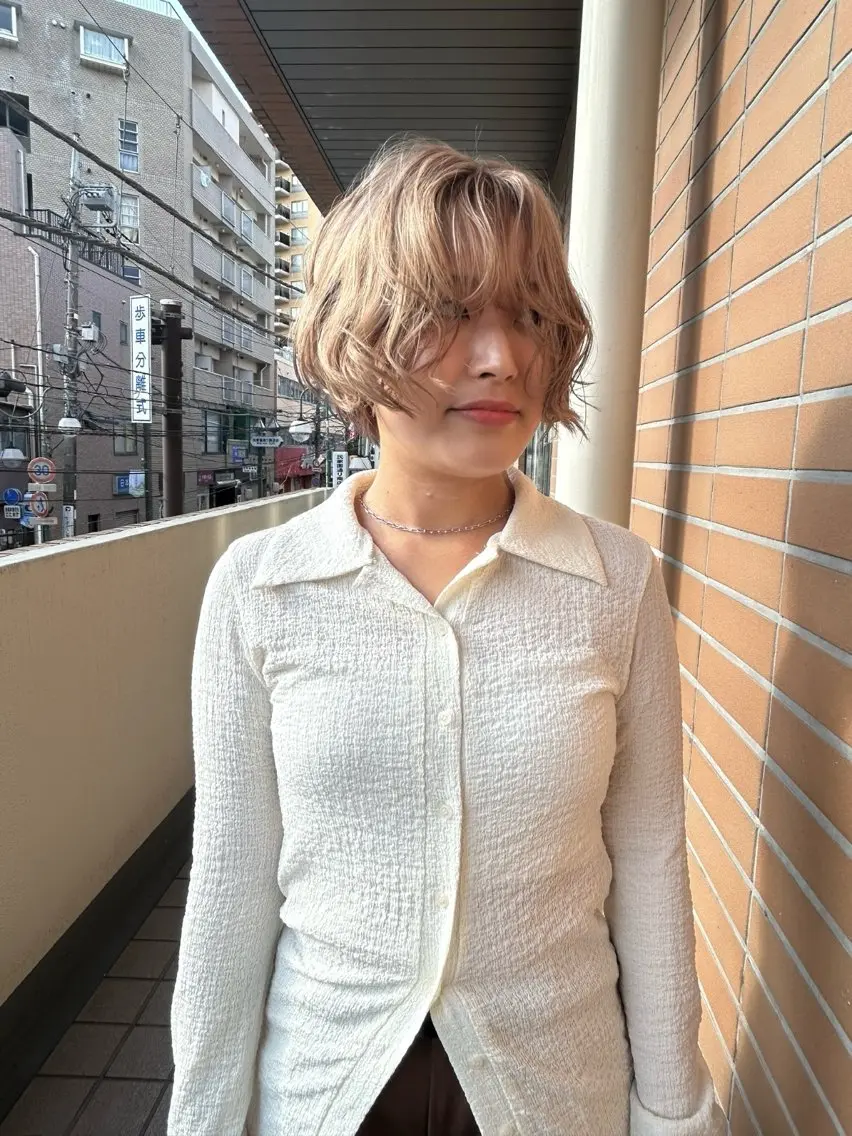 ショート カラー ベージュカラー ヘアカラー momona english okのヘアスタイル