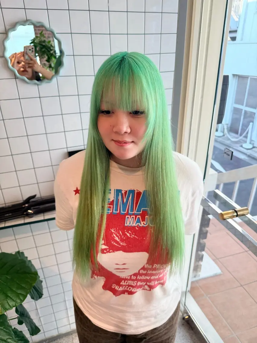 ロング ヘアカラー 個性的カラー ☆≡ねねのヘアスタイル