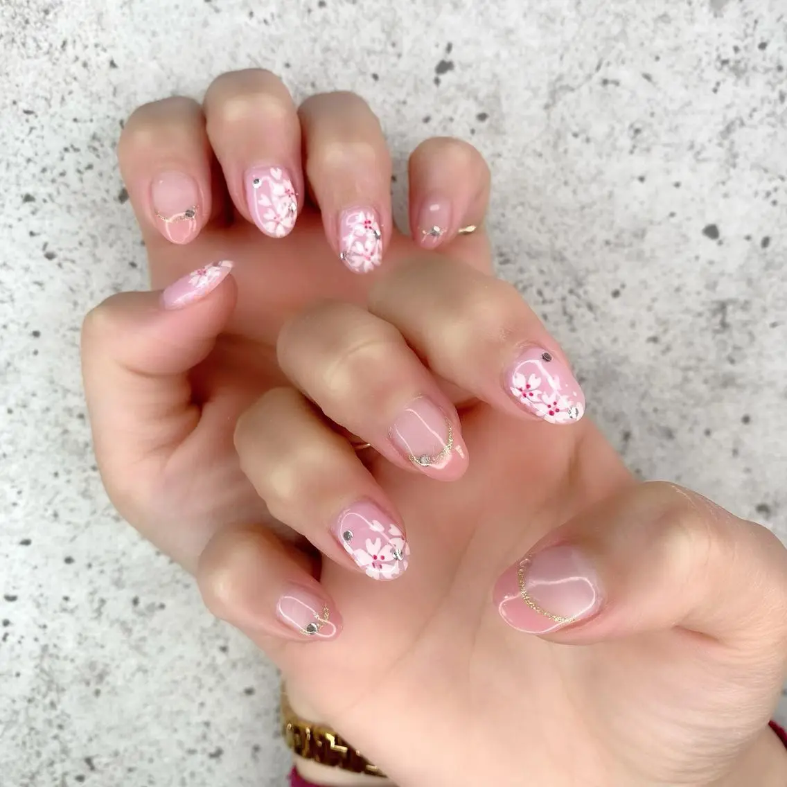 ミディアム カラー パーマ ヘアアレンジ メンズ キッズ ネイル マツエク・マツパ アイブロウ ピンクカラー カラーマツエク 入学式 卒業式のヘアスタイル アートネイル ハンドネイル Salon Ｋのネイルデザイン
