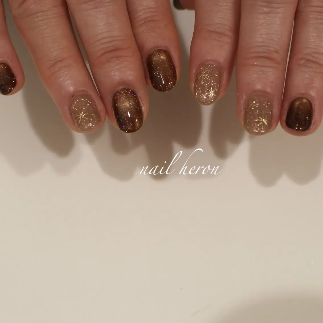 ネイル ブラウン ハンドネイル saki_ nail heronのネイルデザイン