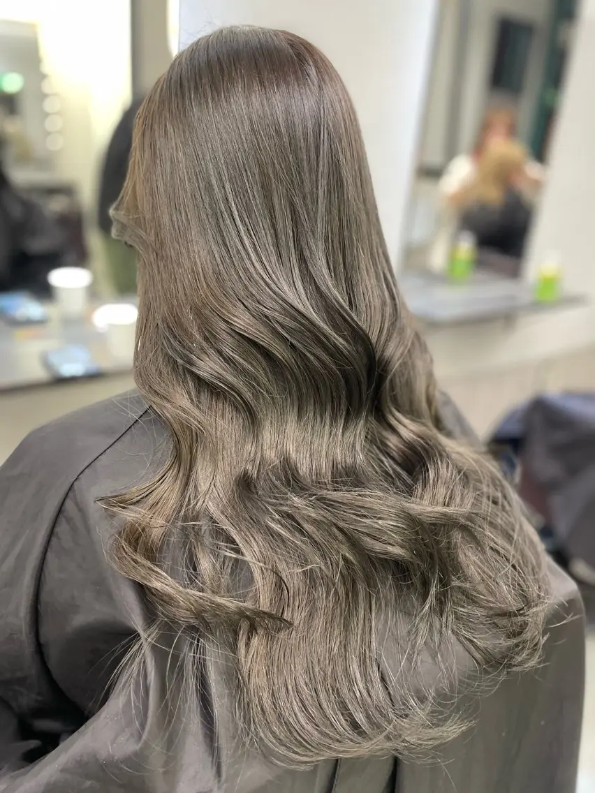 ロング カラー グレージュ オリーブグレージュ オリーブグレー AIRI layer cut hairのヘアスタイル