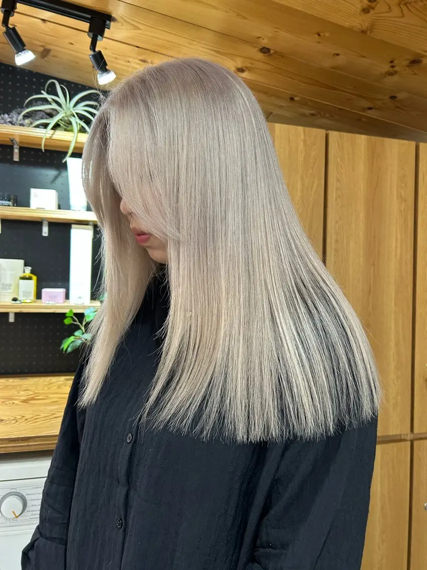 ロング カラー メンズ ブロンド ホワイトブロンド カット ヘアカラー トリートメント 🧸艶々韓国ヘア 🧁mizunaのヘアスタイル