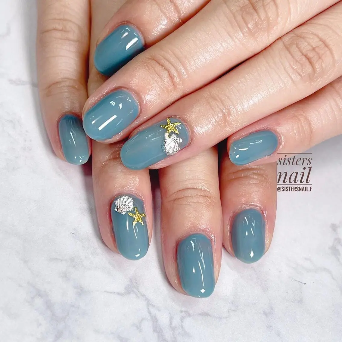 ネイル アートネイル ブルー オフィスネイル ワンカラーネイル シンプルネイル sisters nail.fのネイルデザイン