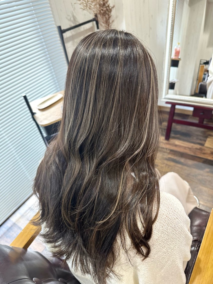 ロング カラー ブリーチ ケアブリーチ ハイライトカラー ハイライト レイヤーカット カット ヘアカラー トリートメント 西川 敏夫のヘアスタイル