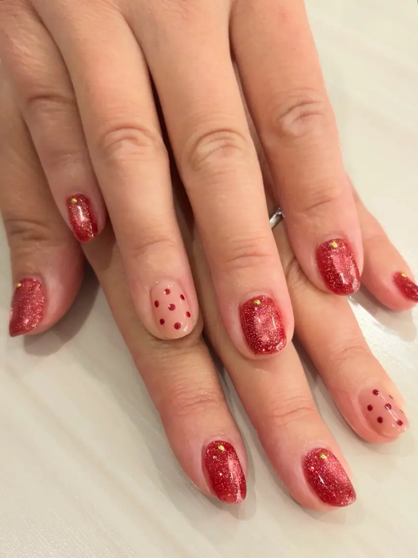 ネイル ドット 赤色 ハンドネイル nailsalon Mia Emiのネイルデザイン