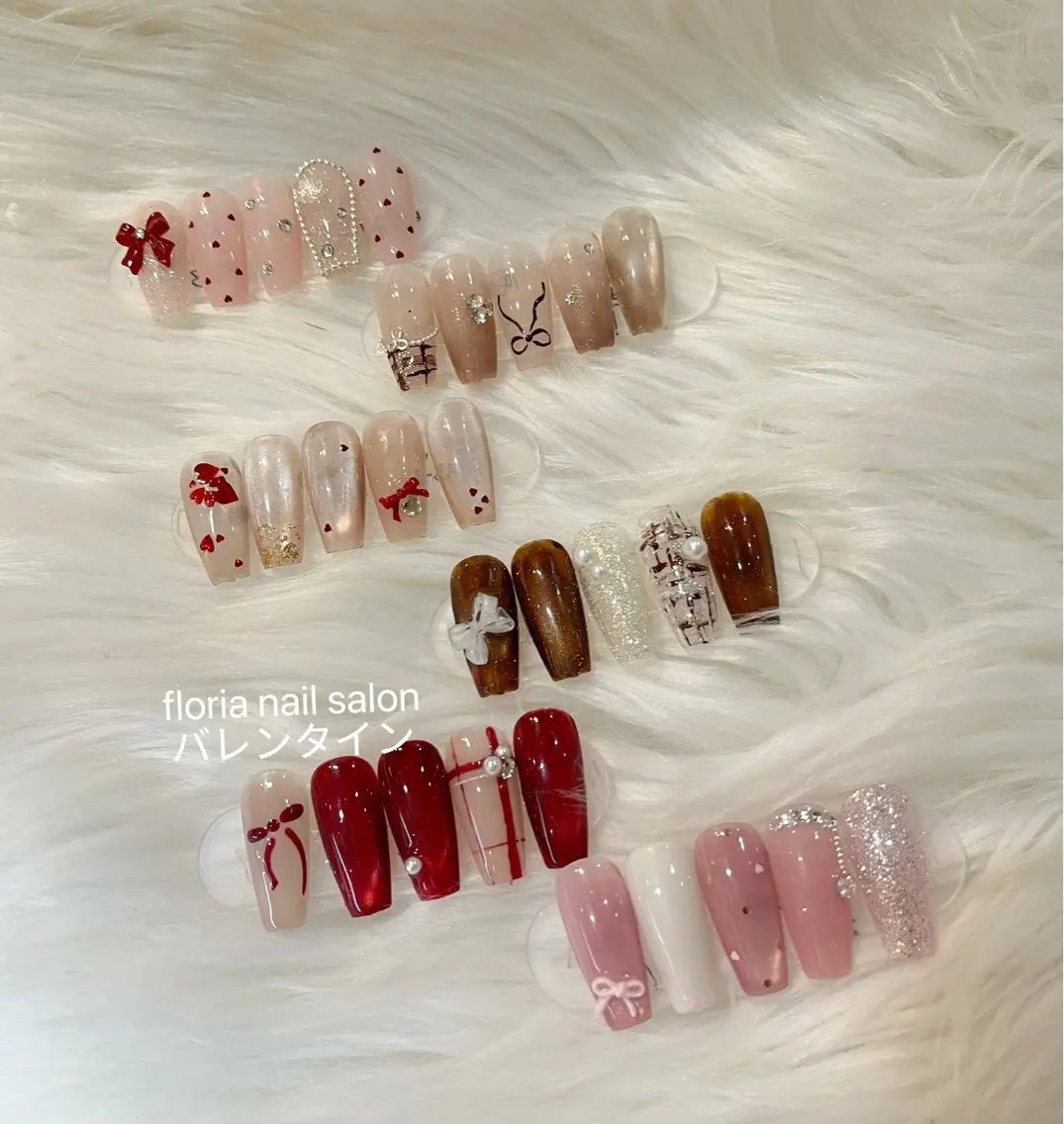 ネイル アートネイル ボルドー チークネイル ドット フレンチネイル ハンドネイル Floria nail salonのネイルデザイン