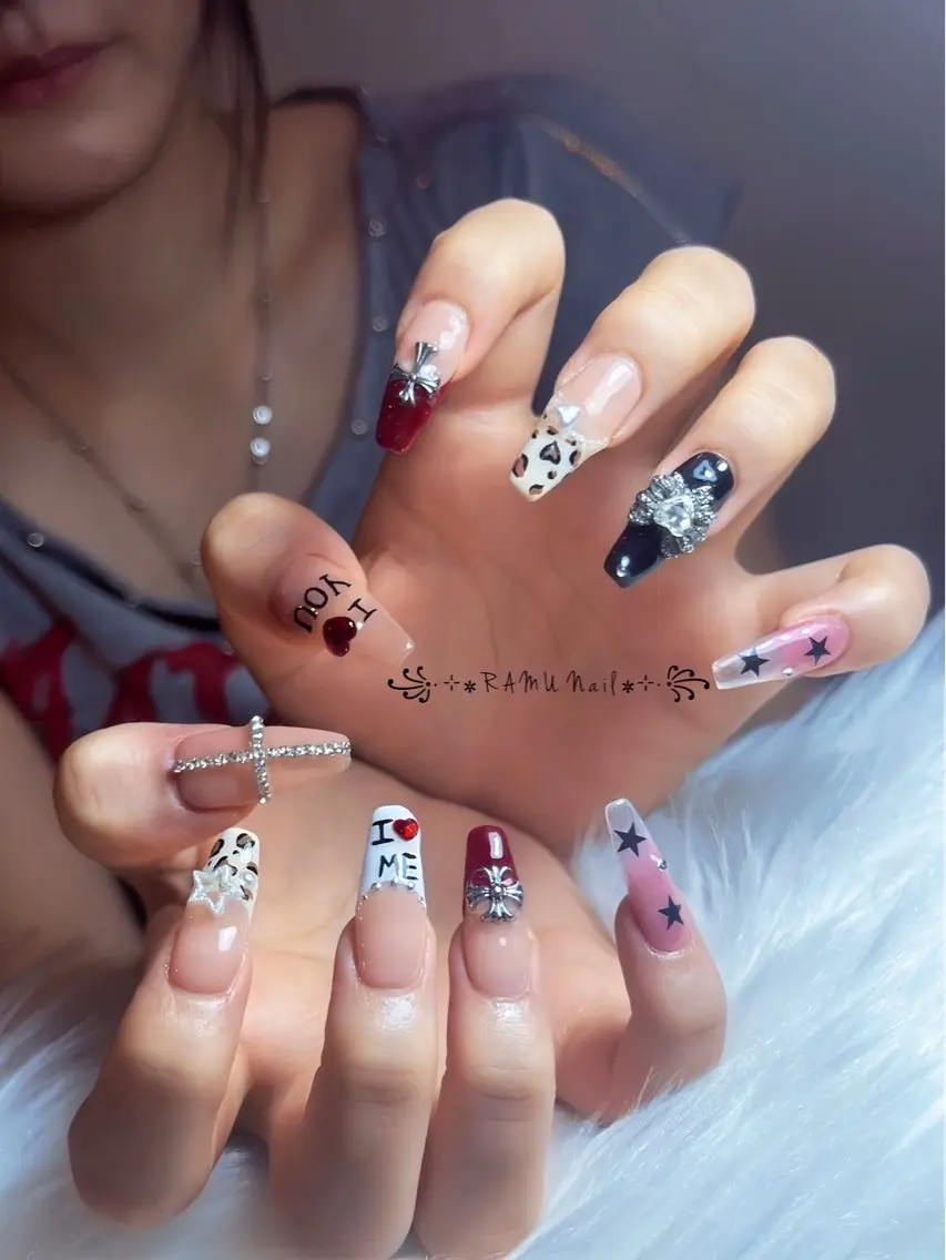 ネイル キラキラネイル マグネットネイル ミラーネイル ピンク 夏ネイル ハンドネイル RAMU Nail 恵比寿店のネイルデザイン
