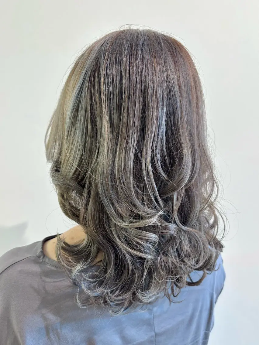 ロング カラー 古川 琴美のヘアスタイル