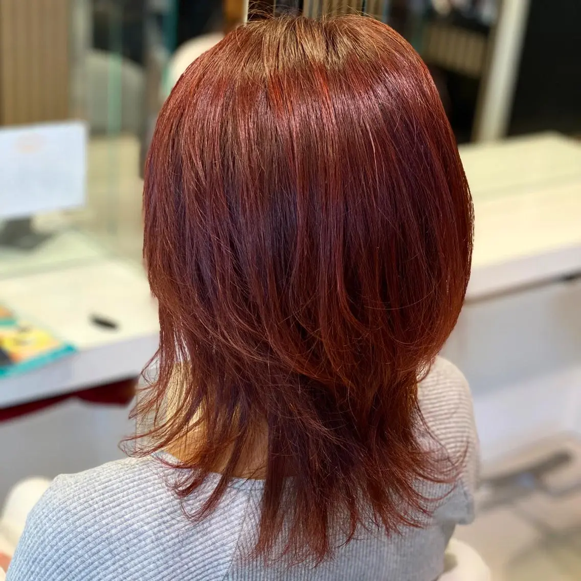 ミディアム カラー ブリーチ ブリーチなしカラー レッドカラー 髪質改善・縮毛矯正 大石　郷のヘアスタイル