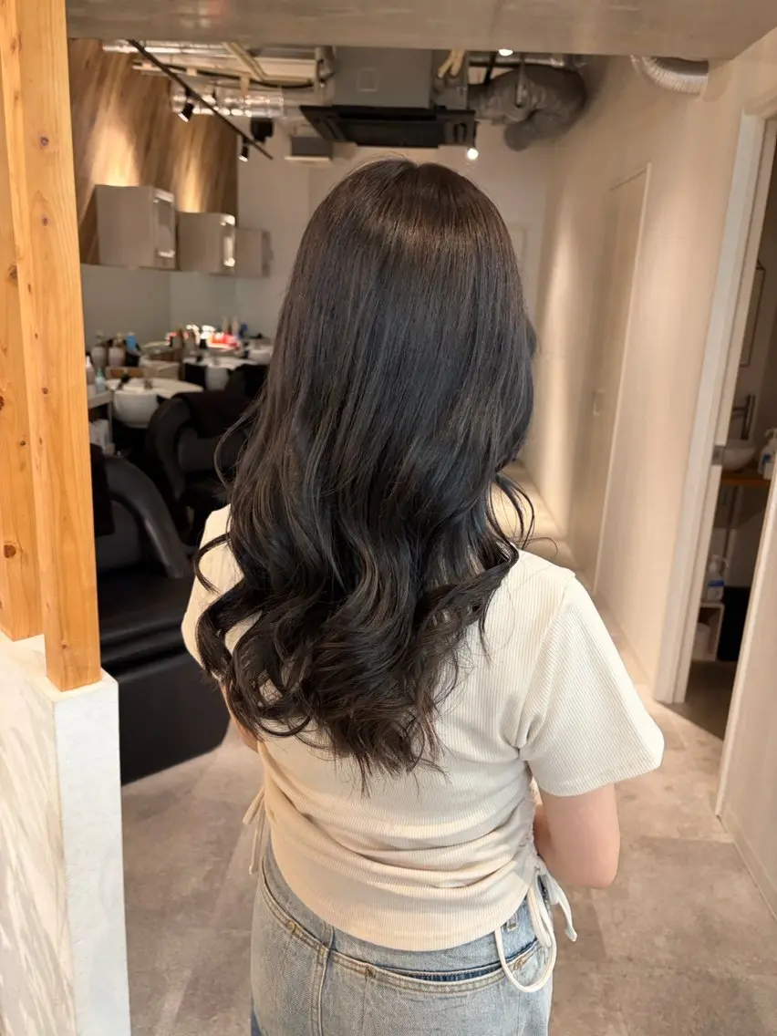 ロング ヘアカラー 中田 桃夏のヘアスタイル