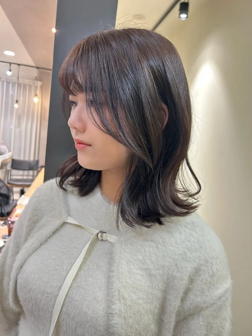 ミディアム カラー ブラウンカラー ナチュラルブラウン hubhair レイヤー/透明感のヘアスタイル