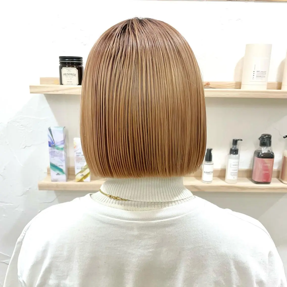 ショート カラー 切りっぱなしボブ ベージュカラー ブリーチ 透明感カラー ハイライトカラー 髪質改善 縮毛矯正/ レイヤー/銀座/本木のヘアスタイル