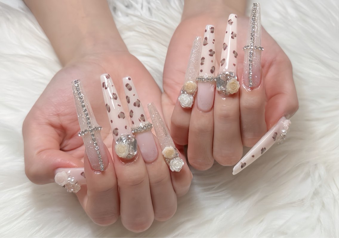 ネイル オーロラネイル チークネイル フットネイル フレンチネイル ジェルネイル ハンドネイル Havi Nailsのネイルデザイン