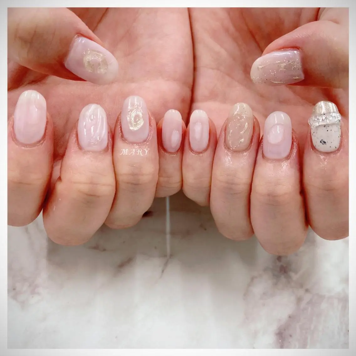 ネイル ミラーネイル ニュアンスネイル ワンカラーネイル ホワイト ハンドネイル Mary nail .narumiのネイルデザイン