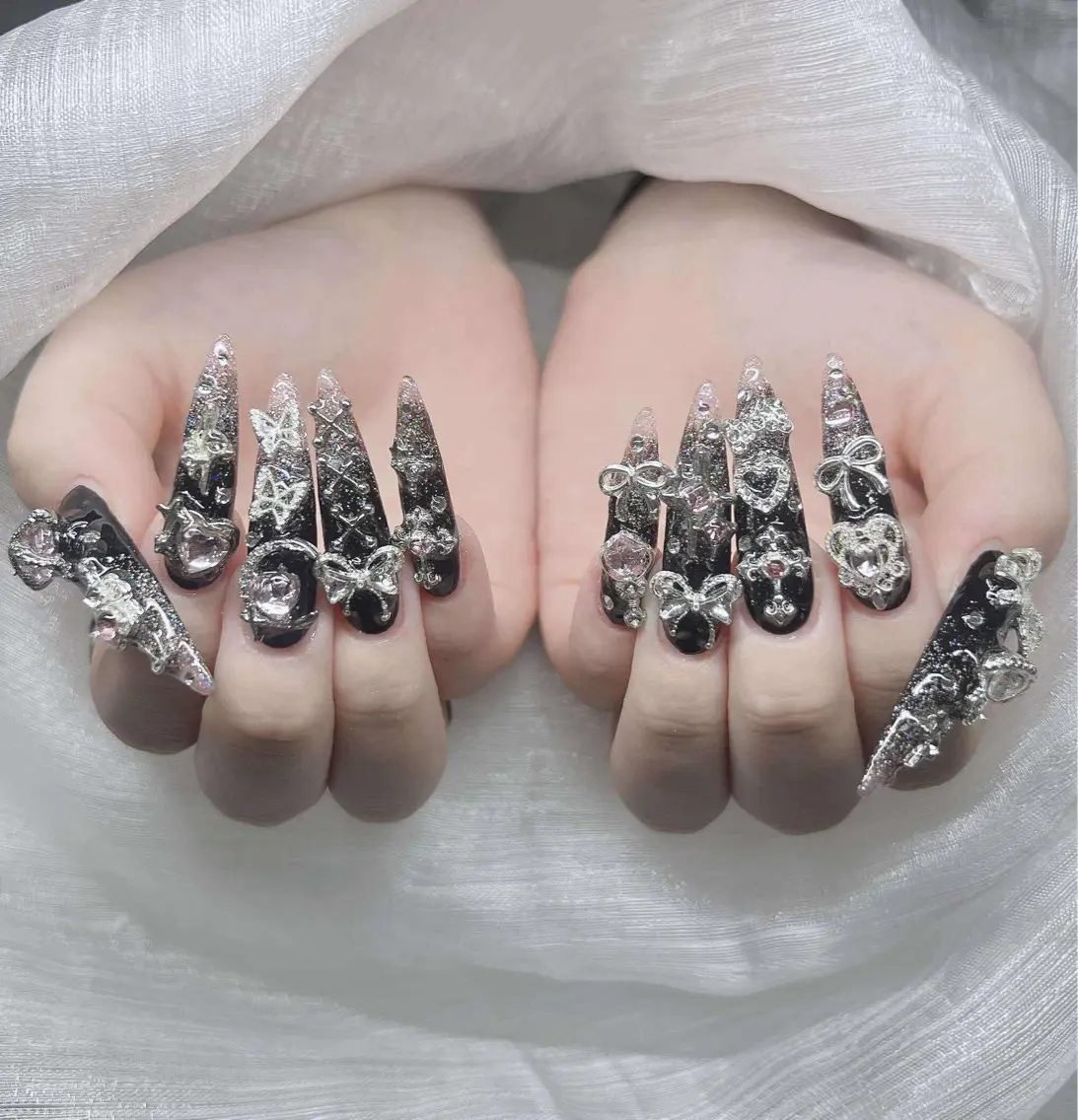 ネイル 長さ出し グラデーション キラキラネイル マグネットネイル ニュアンスネイル ハンドネイル Lee Ainのネイルデザイン