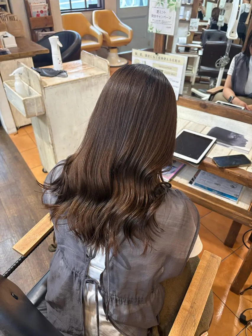 セミロング カラー ブラウンカラー チョコレートブラウン 透明感カラー カット ヘアカラー 元山 透明感艶カラー 🌻レイヤーカットのヘアスタイル