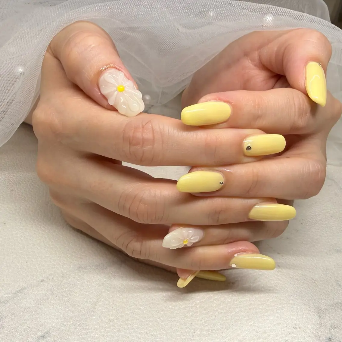 ネイル フラワーネイル ぷっくりネイル シンプルネイル 黄色 Regina Marinaのネイルデザイン
