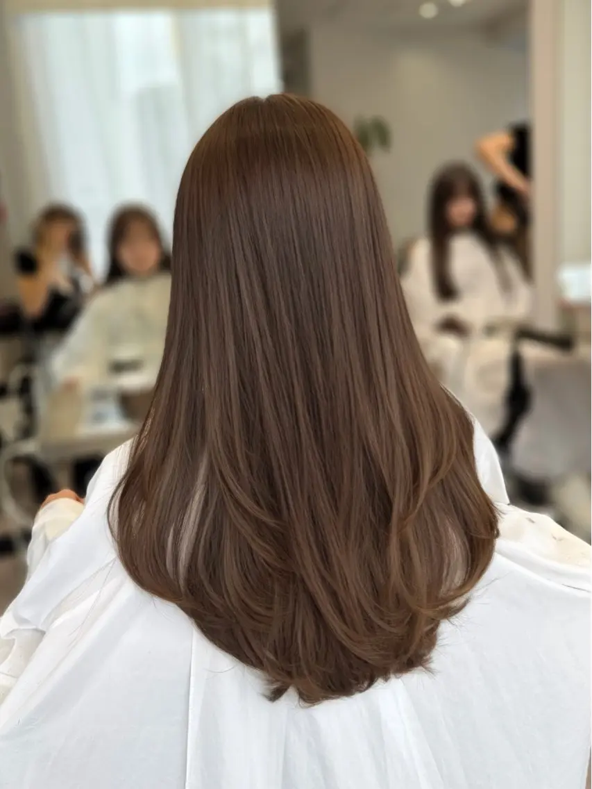 セミロング カラー ヘアアレンジ カット ヘアカラー トリートメント ベージュ/透明感 治野心のヘアスタイル
