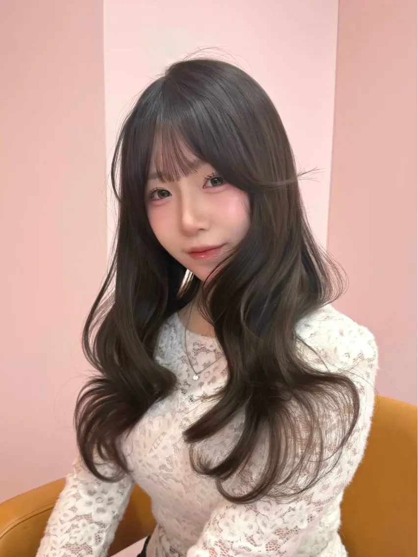 セミロング チョコレートブラウン くびれヘア 韓国風ヘア トリートメント 渋谷/韓国ヘア/ 顔まわり♡Ayakaのヘアスタイル