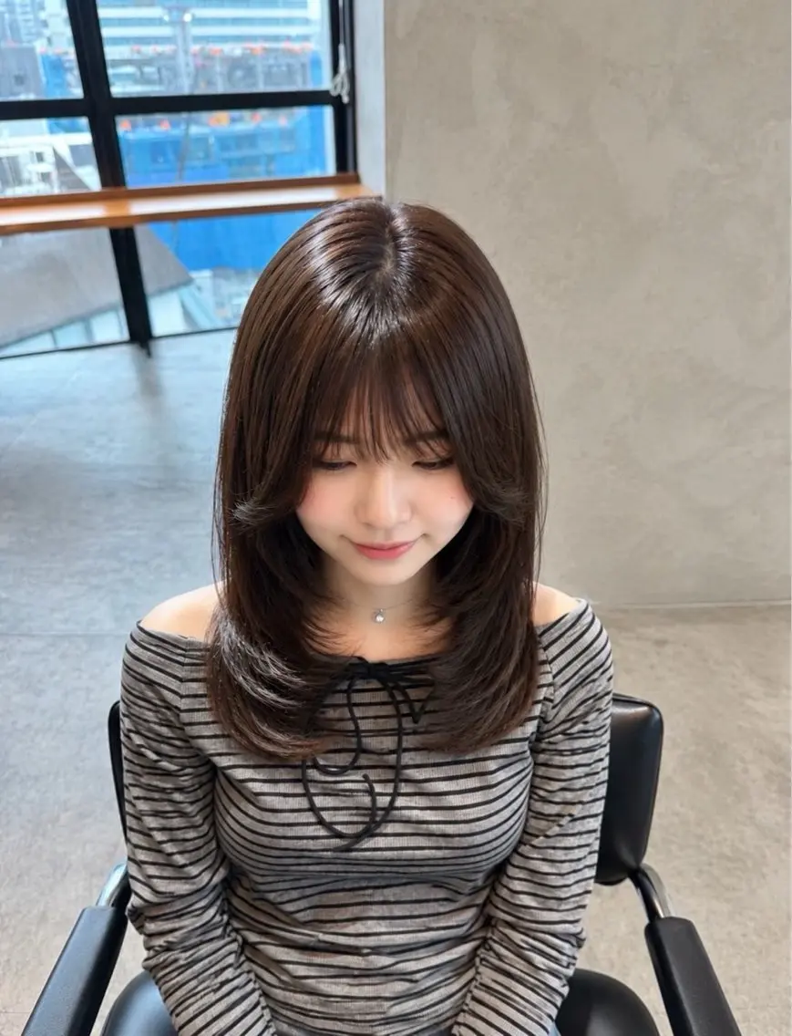 セミロング 顔周りカット 韓国風ヘア レイヤーカット カット ヘアカラー 渋谷/切りっぱなし レイヤー/ブリーチのヘアスタイル