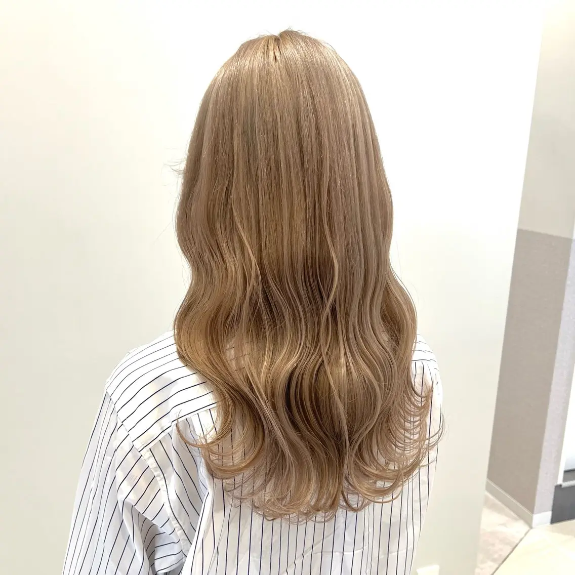ロング カラー 🩵ブリーチカラー MIORI🩵のヘアスタイル