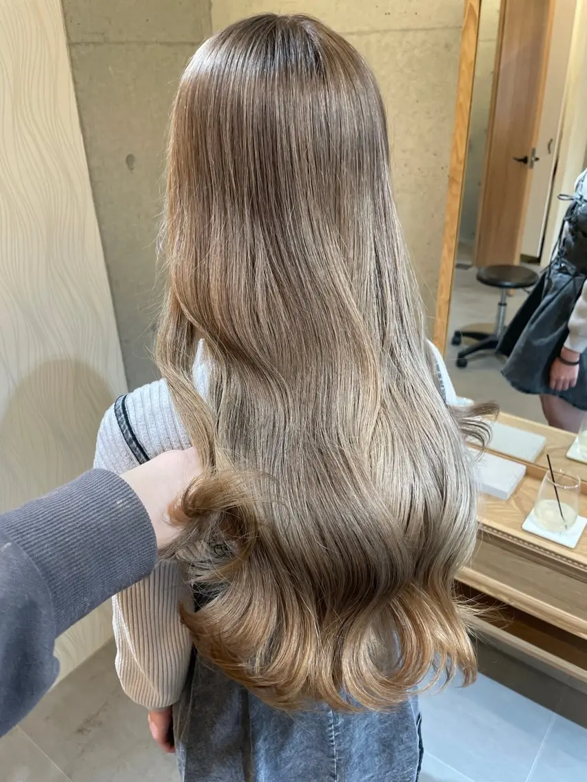 ロング カラー ベージュカラー ブリーチ ケアブリーチ ハイトーンカラー ミルクティーベージュ カット ヘアカラー トリートメント 羽田翔大/ブリーチ/ レイヤー/店長のヘアスタイル