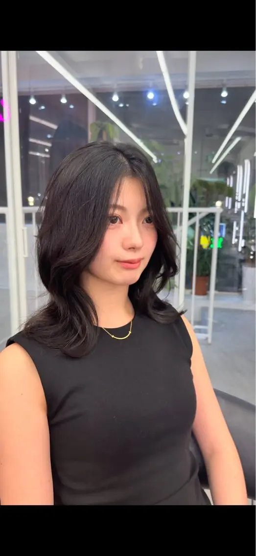 ミディアム 中野 光瑠のヘアスタイル