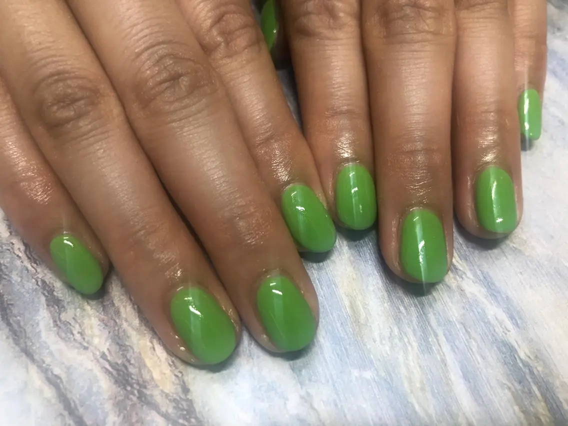 ネイル グリーン ハンドネイル mogunail &blowのネイルデザイン