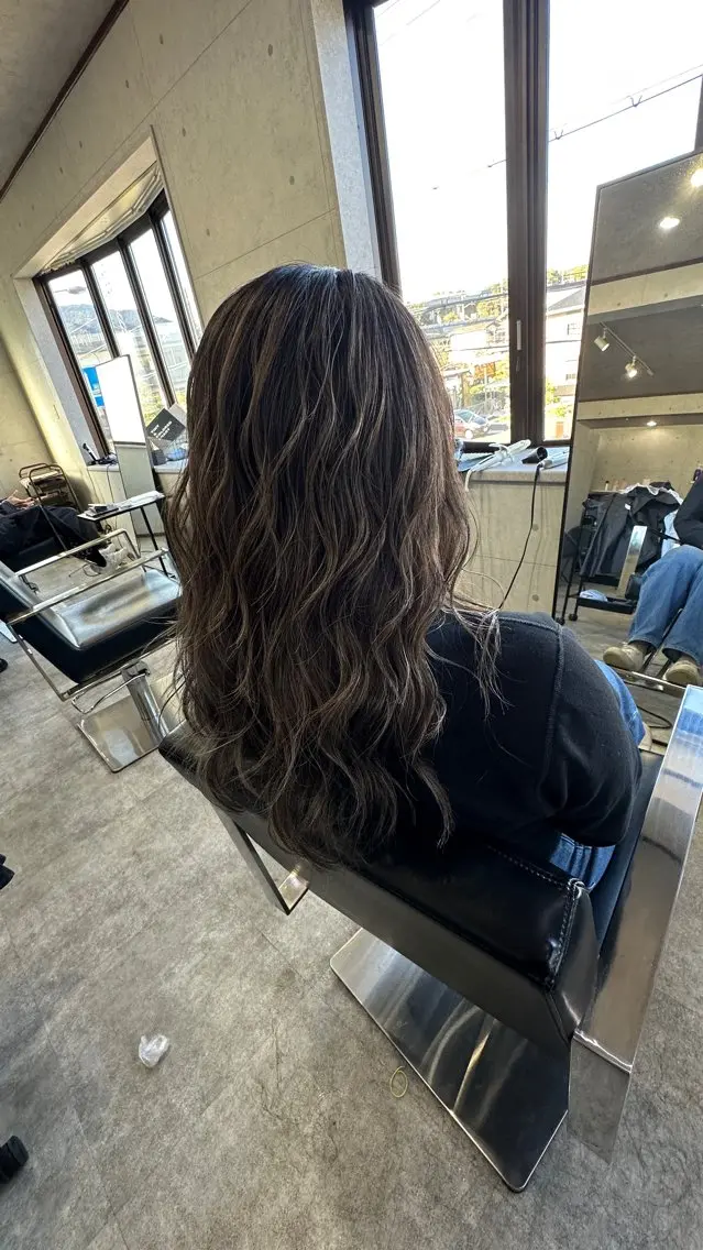 セミロング 外国人風カラー ハイライト レイヤーカット REVE 美容室のヘアスタイル