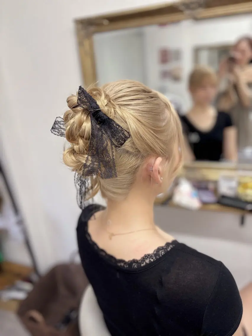 ミディアム ヘアアレンジ ボブ 伸ばしかけ ⭐︎moe 【ヘアメイク🧸】のヘアスタイル