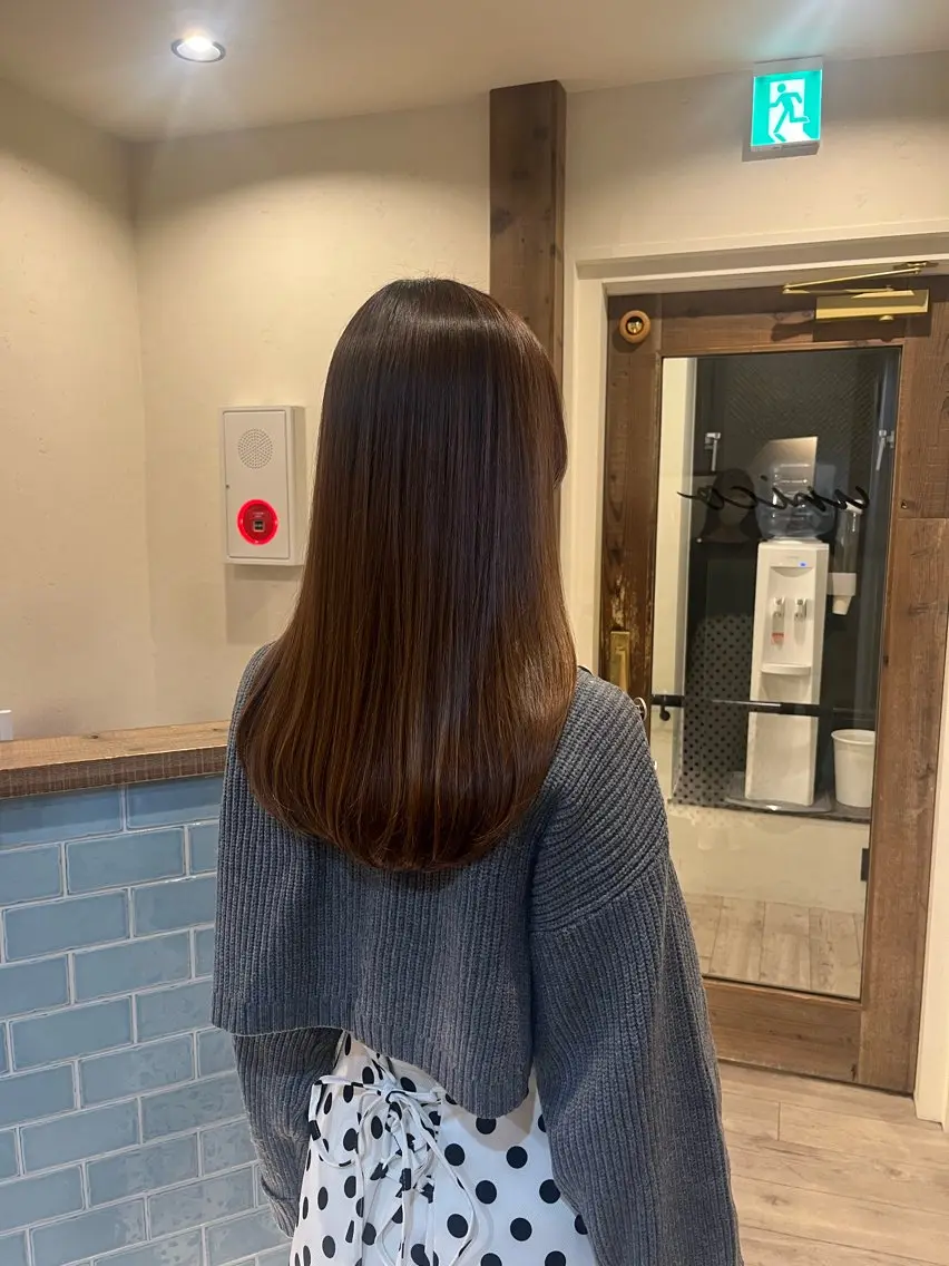 セミロング カット 山本 彩香のヘアスタイル