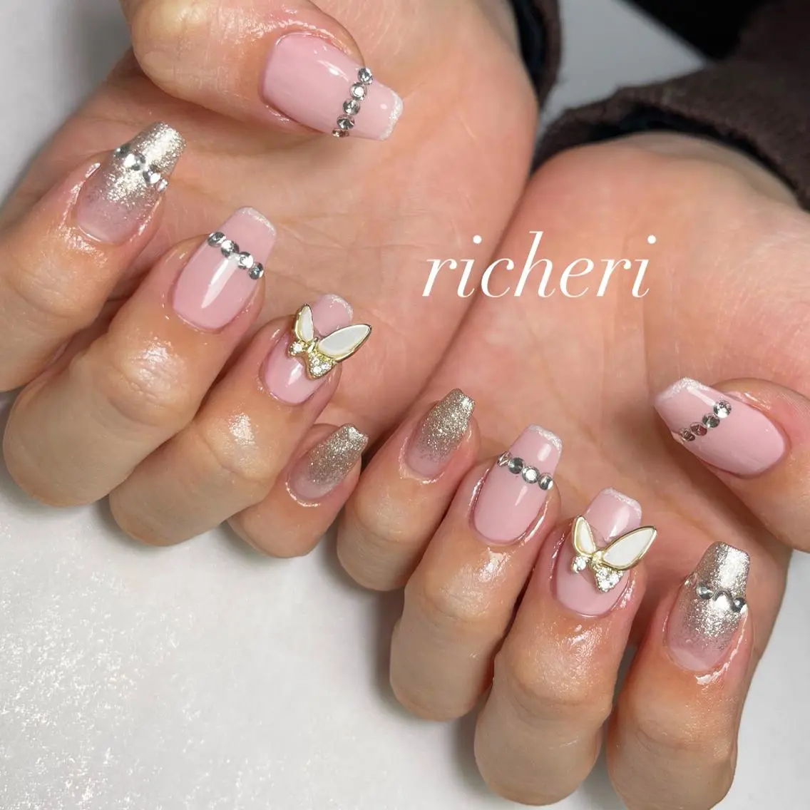 ミディアム ネイル 韓国風ヘア アートネイル フレンチネイル ジェルネイル ガラスフレンチ richeri beautyのネイルデザイン