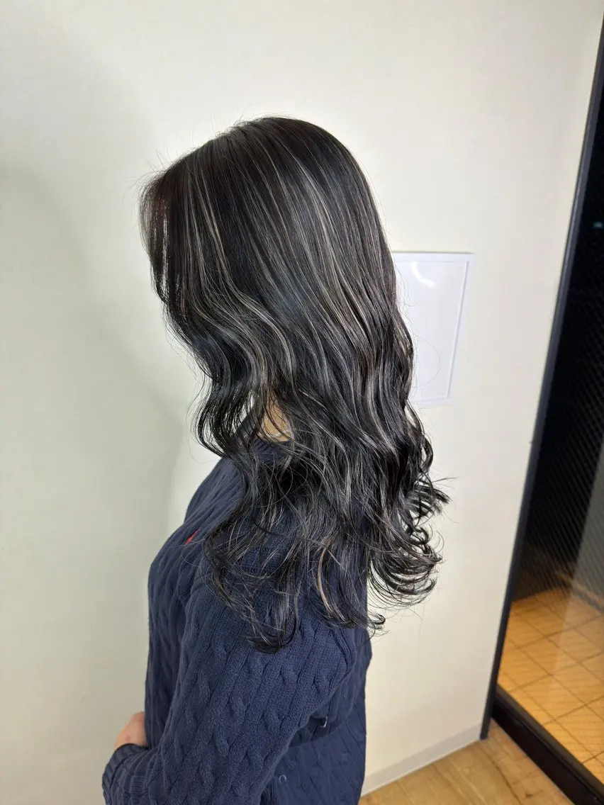 セミロング カラー グレージュ ハイライトカラー ハイライト カット ヘアカラー トリートメント ハイライトカラー✨ グレージュ✨鎌倉光洋のヘアスタイル