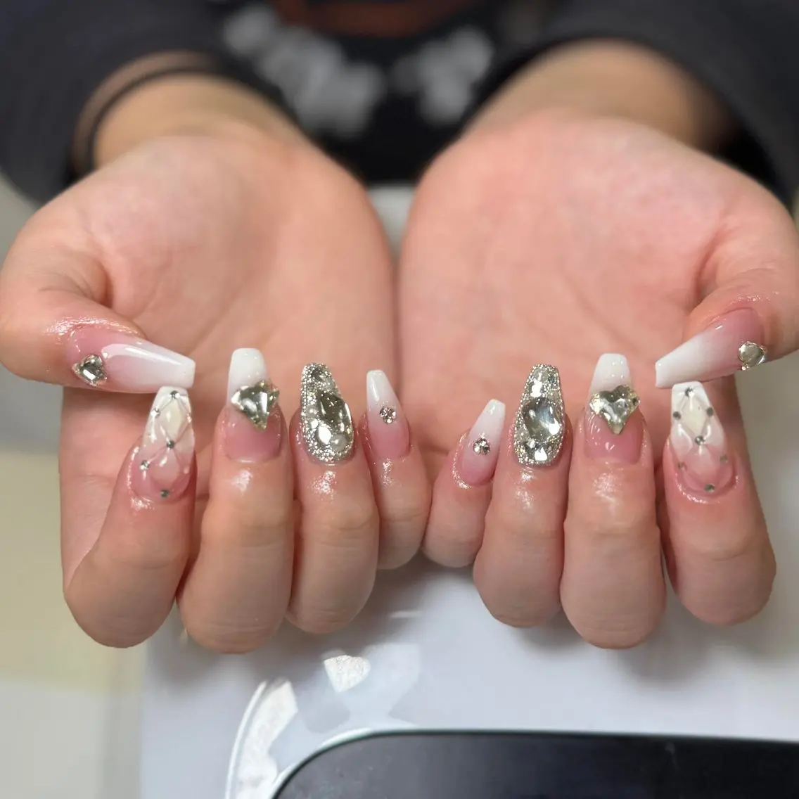 ネイル ボルドー ブラウン チークネイル ドット フットネイル ハンドネイル VAN NAIL 海老名展のネイルデザイン