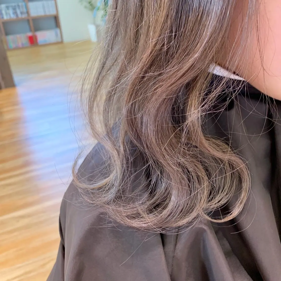 セミロング 柔らかな縮毛矯正 透明感カラー💫のヘアスタイル