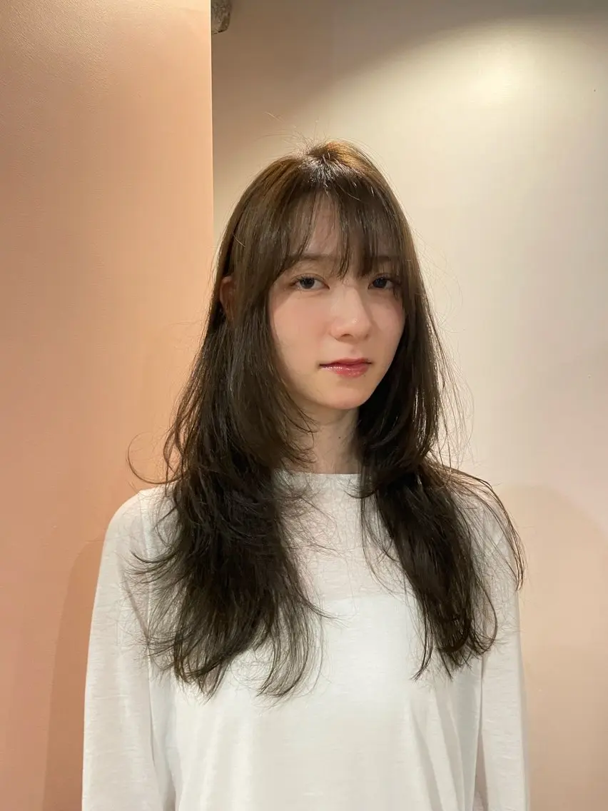 ロング カラー オリーブカラー レイヤーカット ゆるふわガーリーst yle🩰yuukaのヘアスタイル