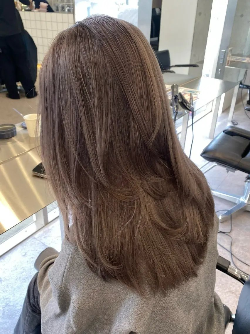 セミロング カラー カット ヘアカラー 原宿🩵 ブリーチカラー優海のヘアスタイル