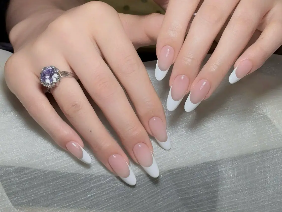 【アクリル】長さだし✖️フレンチorガラスフレンチ⭐︎ベースカラー付き(練習モテル) ☆ジェルオフ＋550円の写真