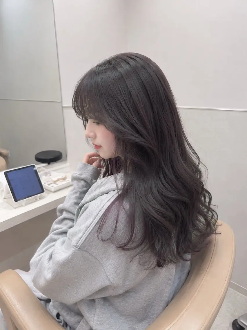 ロング カラー アッシュ ヘアカラー トリートメント ラベンダー💜 グレージュ🩶のヘアスタイル