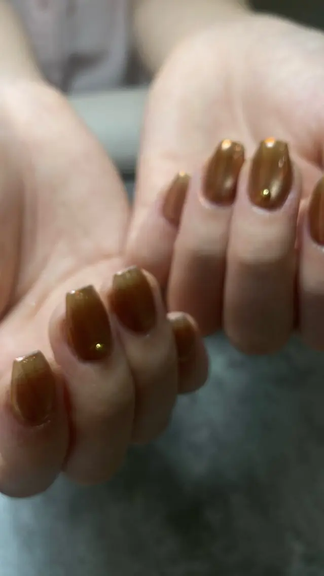 ネイル ゴールド マグネットネイル ストーンネイル ハンドネイル YUZUKI 💅🏻🌺のネイルデザイン