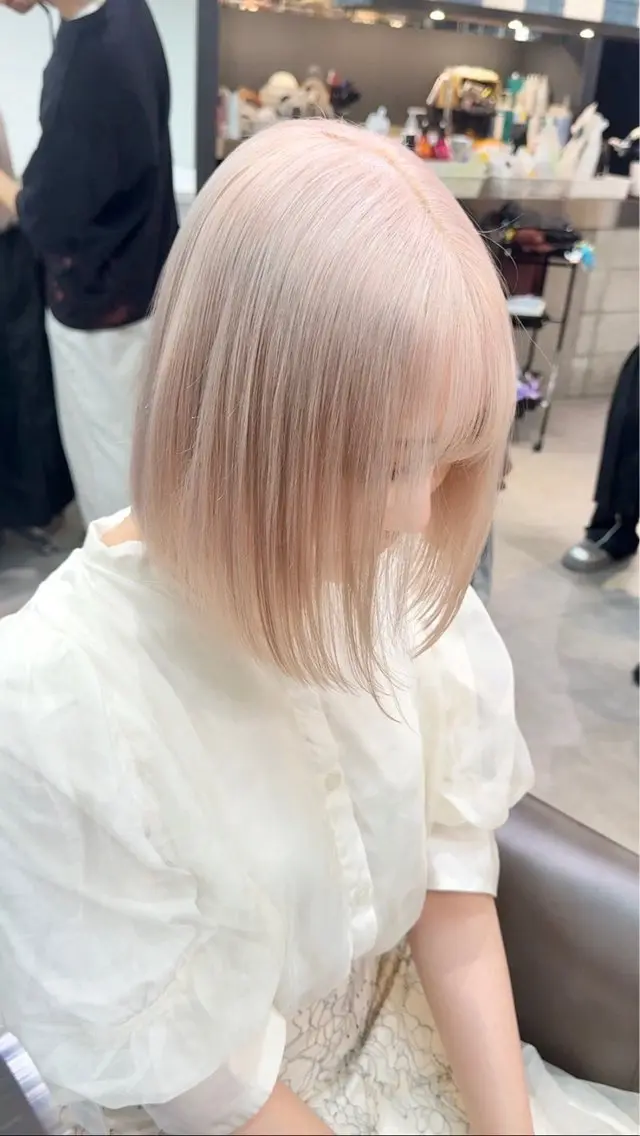 ショート カラー ブリーチ 透明感カラー ハイトーンカラー ヘアカラー ハイトーンカラー💞 くるみ🎀のヘアスタイル