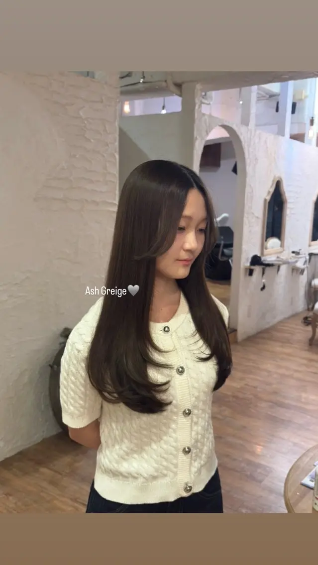 カラー サトウ ヒナのヘアスタイル