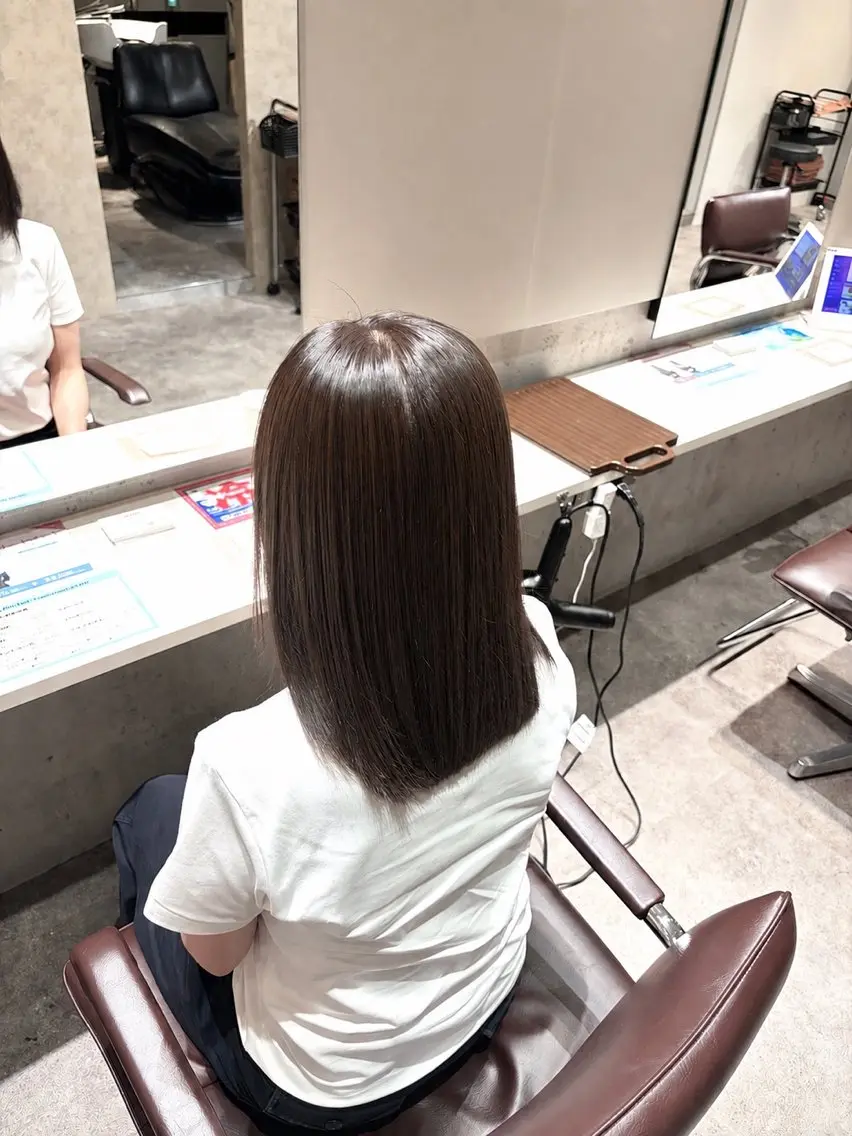 カラー アッシュ アッシュブラウン ブラウンカラー 透明感カラー ヘアカラー 楠原 彩加のヘアスタイル