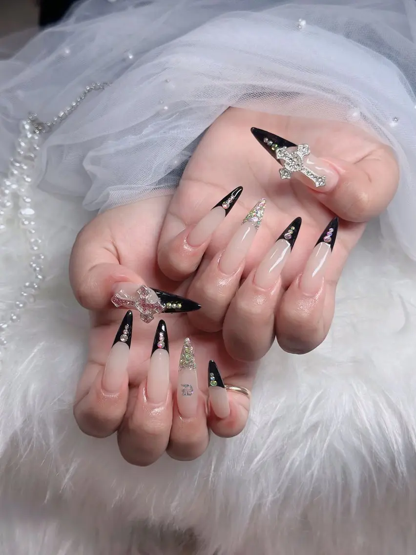 ネイル オーロラネイル フレンチネイル ジェルネイル ハロウィン キラキラネイル ハンドネイル H.baby Nail Salonのネイルデザイン