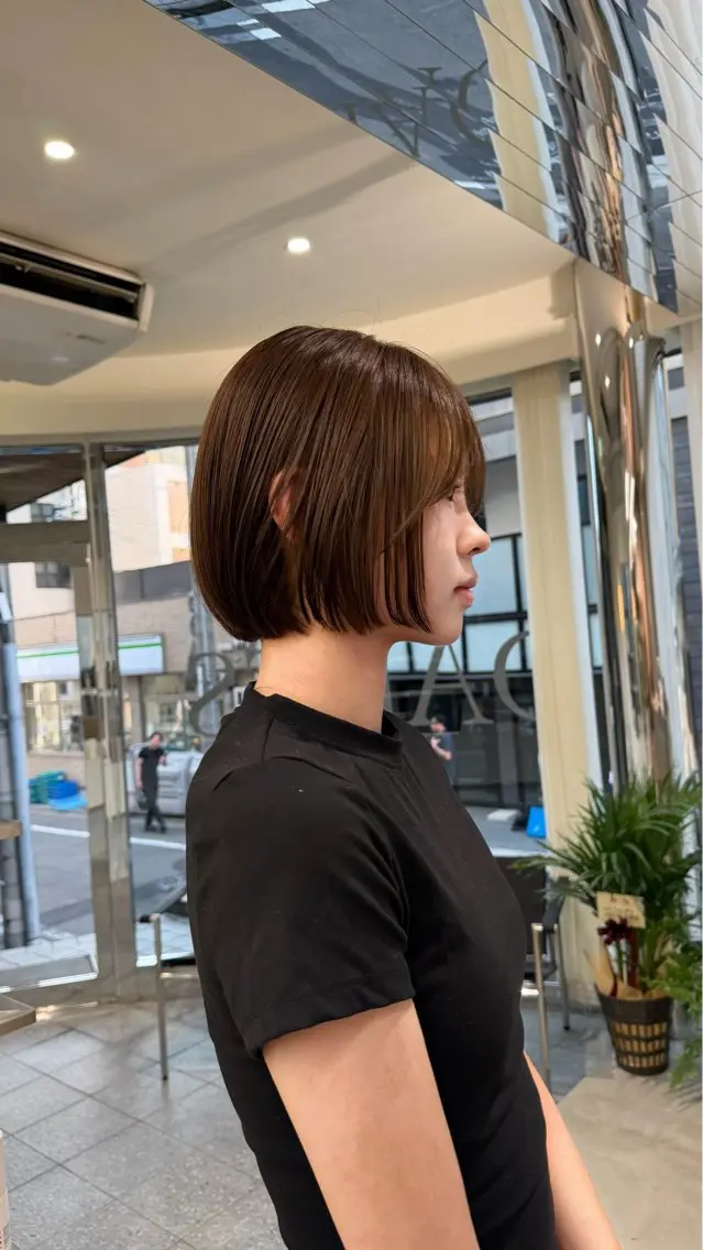ショート ヘアカラー 入江 桃花のヘアスタイル