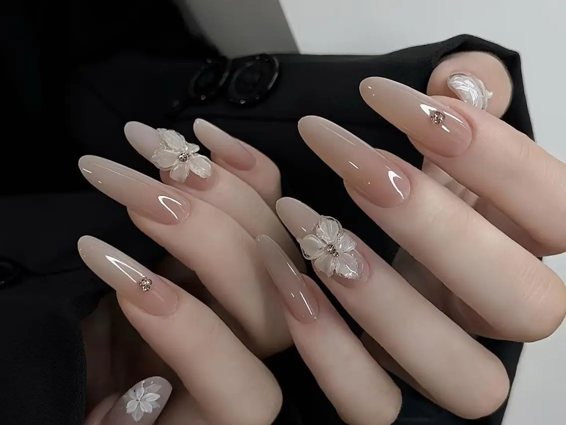 ネイル ジェルネイル グラデーション ミディアムネイル オフィスネイル シンプルネイル ハンドネイル ハンドケア Lily ✨のネイルデザイン